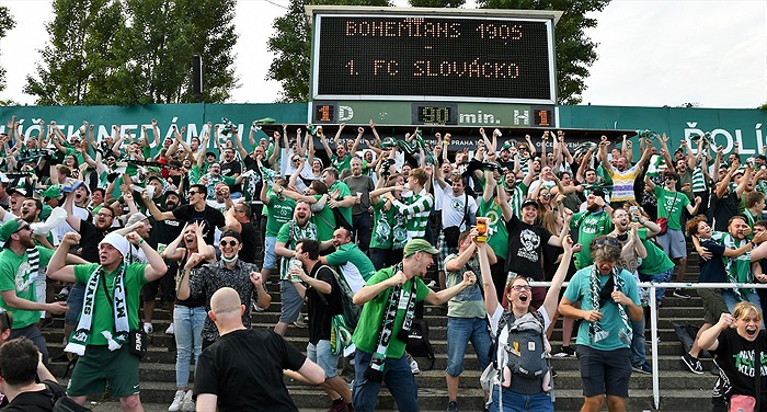 Dění na tribunách: Bohemians - Slovácko