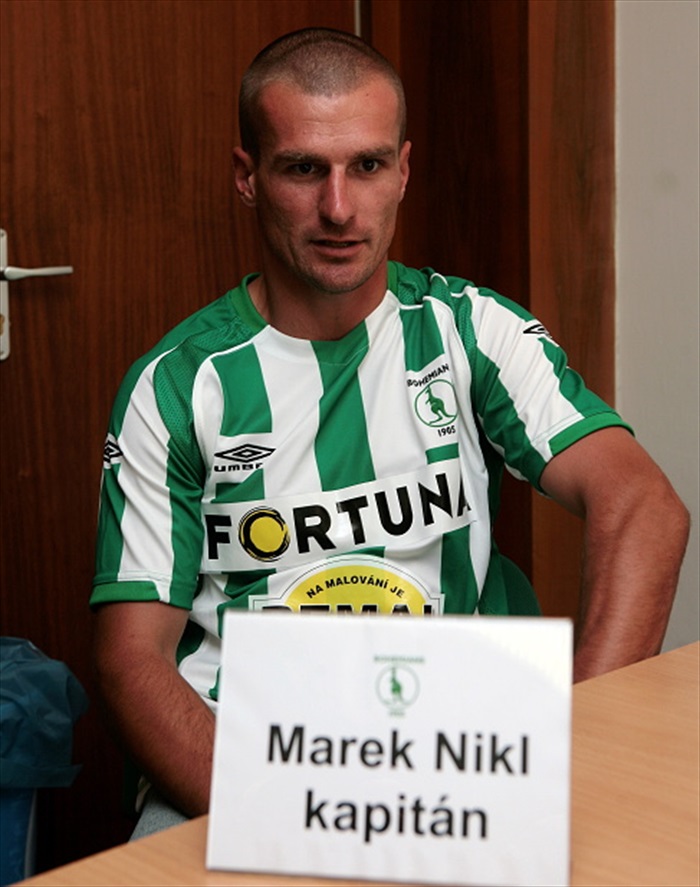 Marek Nikl v roli kapitána.