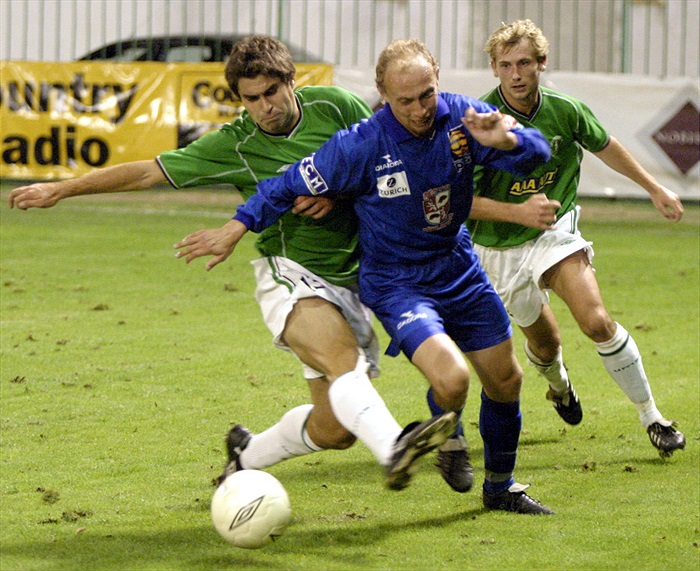 Jiří Dozorec fauluje jihlavského Vladyku