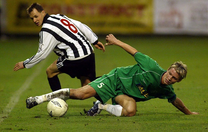 Bojovník Rajnoch obral o míč Šmardu