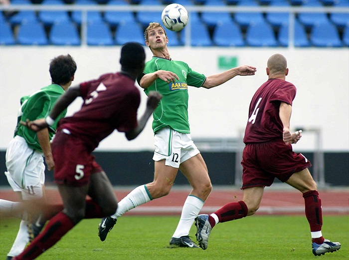 David Střihavka si zpracovává míč