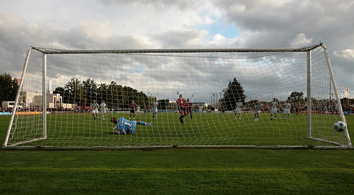 Norimberk dává druhý gól.