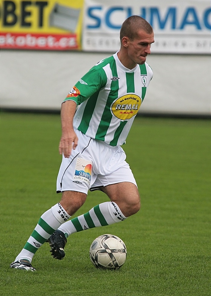 Marek Nikl musel podstoupit i fotografování s míčem.