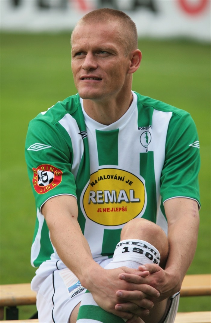 Kapitán čeká na pokyny...