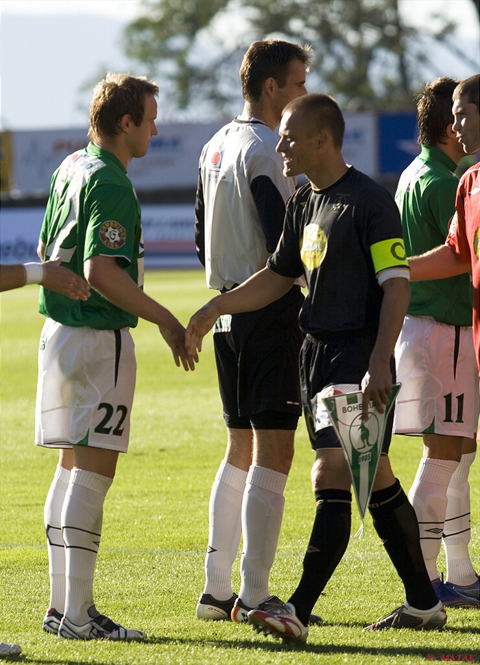 Kapitán Slezák zdraví soupeře