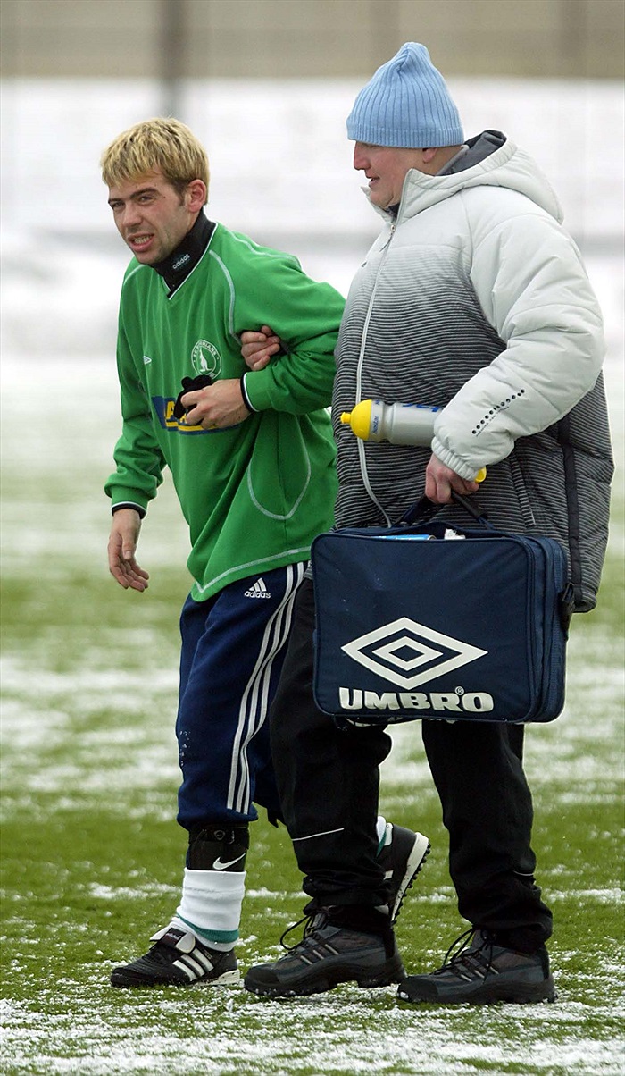 Láďa Hric v akci, tentokrát se stará o Šefrnu (Slavia B - Bohemians, leden 04)