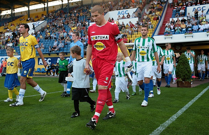 Nástup obou týmů.