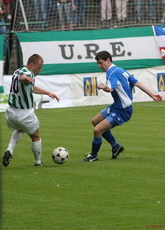 Dalibor Slezák v průniku s míčem