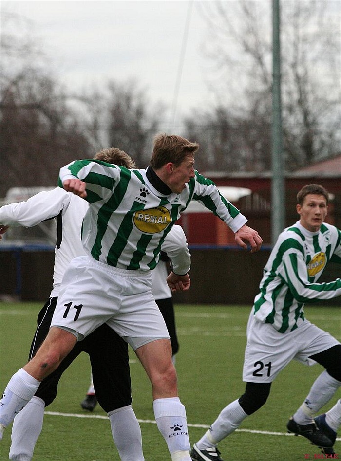 Na hrotu se v prvním půli bili Kulvajt se Škodou, oba si připsali po jedné brance.