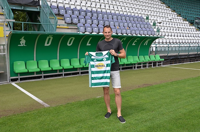 Jakub Podaný s dresem Bohemians