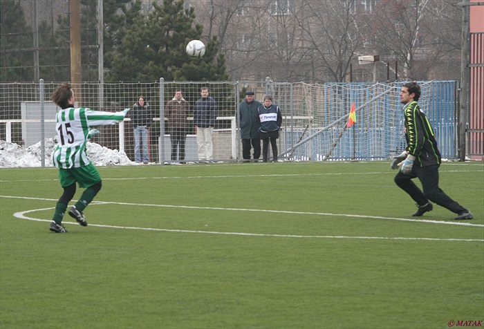 V největší šanci Bohemky mířil Ivan Hašek těsně vedle.