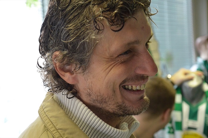 Jan Moravec prodával ve fanshopu