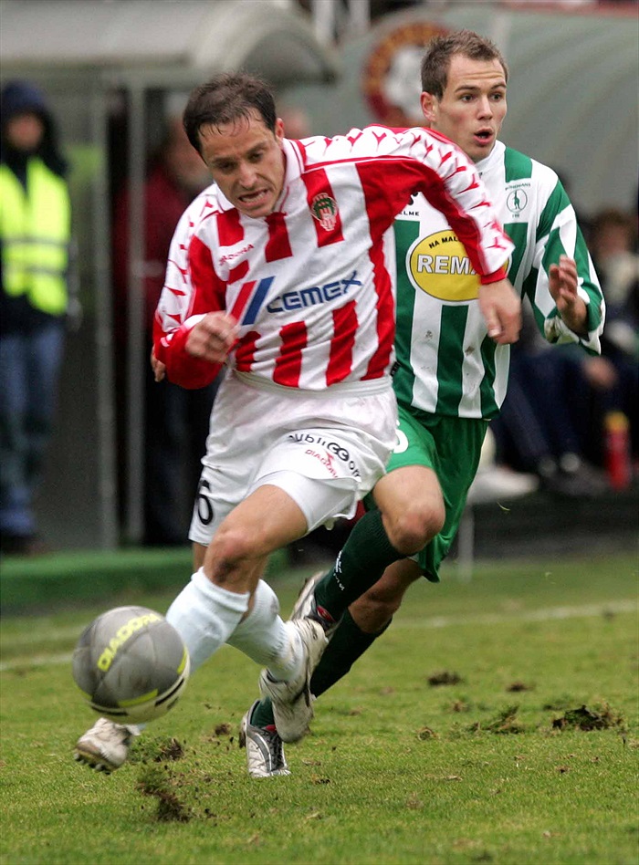 Kotyza peláší k brance, ale nestíhá. (foto: sváči)