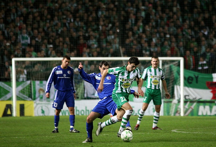 Ibragimov uhání na branku.