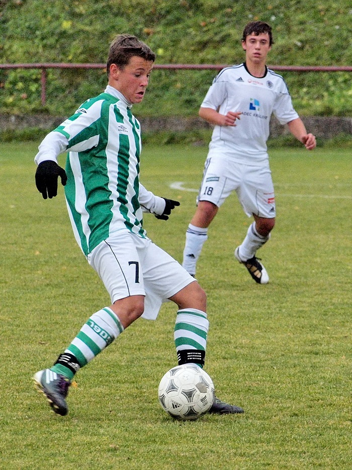 Dominik Kostka přihrává