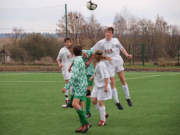 Zde kraluje Filip Houštecký za přísného dohledu Honzy Hořáka (vzadu)