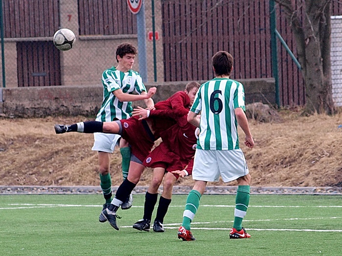 Dva Sparťané "v presu" našich dvou stoperů J. Hořáka a K. Charváta (6)