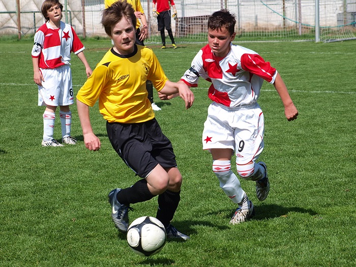 Péťa s balónem plně pod kontrolou