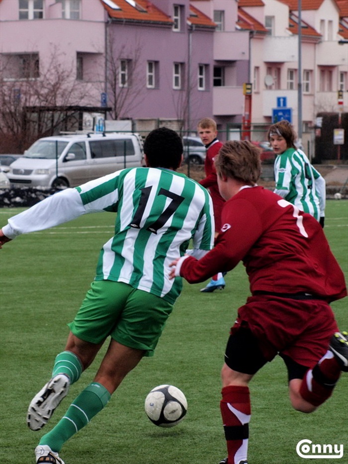 Christ Nwogu uniká Sparťanskému obránci