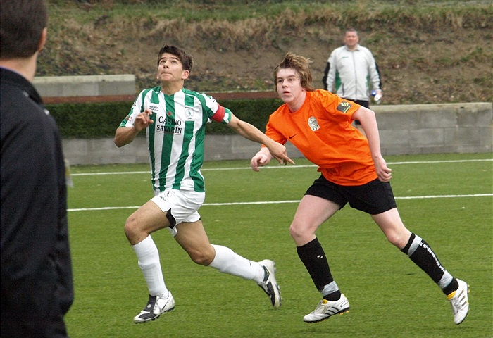 David Müller uniká střešovickému obránci