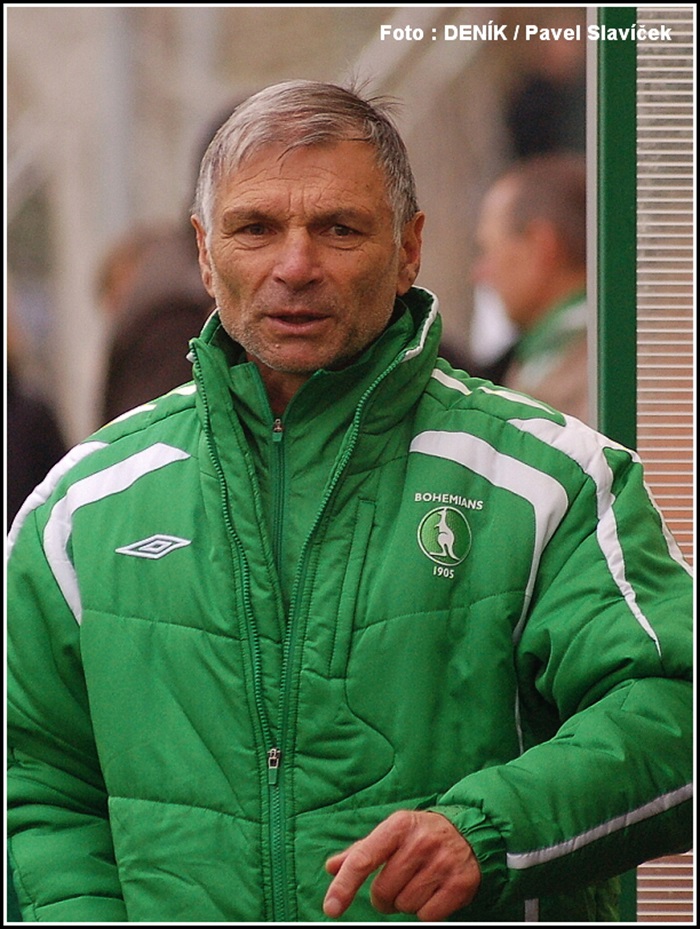 Trenér mužstva Václav Hradecký