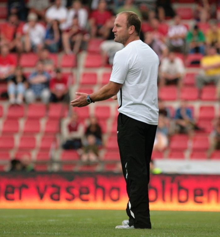 Trenér Hoftych byl často u pomezní čáry.