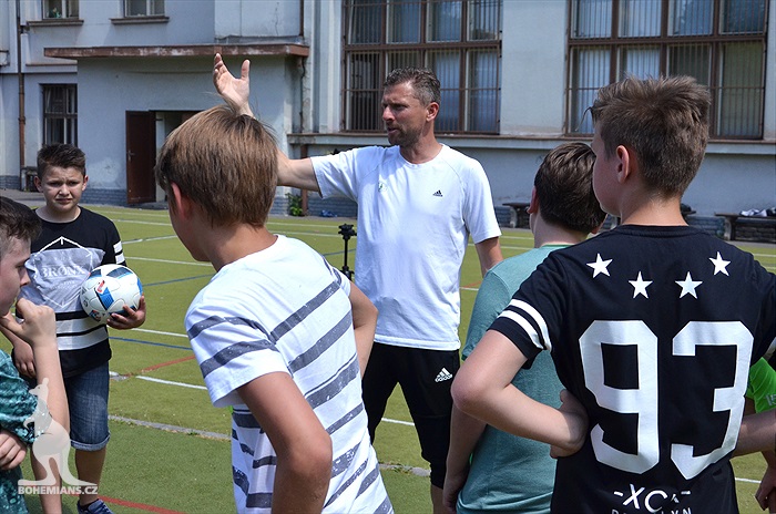 Tělocvik pod vedením trenéra Haška