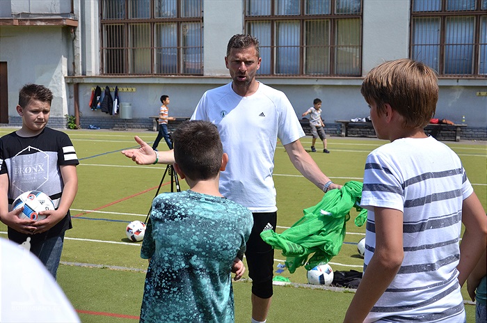 Tělocvik pod vedením trenéra Haška