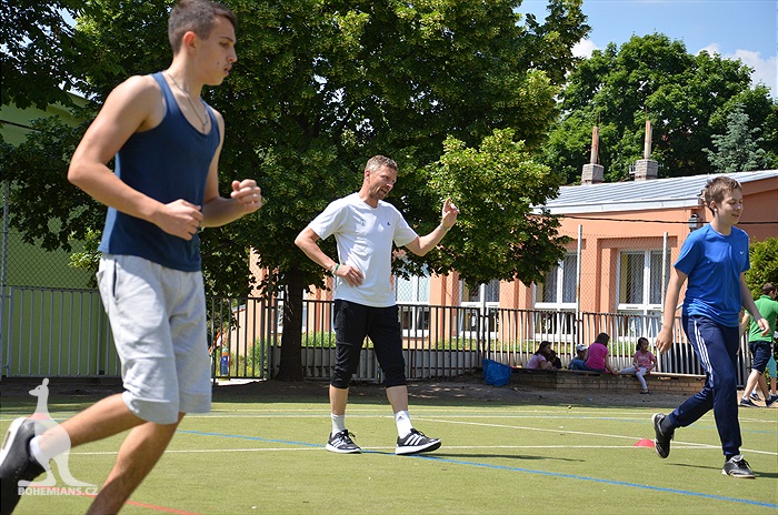 Tělocvik pod vedením trenéra Haška