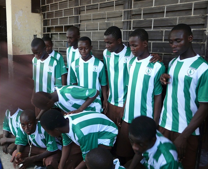 Dresy Bohemky oblékly africké děti