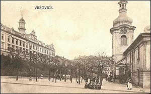 Centrum tehdejších Vršovic. V domě uprostřed fotografie na rohu Holandské ulice (tehdy Fügnerovy a Grégrovy ul.) byl první domov AFK Vršovice, kde klub i vznikl – hostinec U Bohatů.