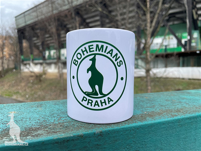 Nový bílý hrnek ve fanshopu