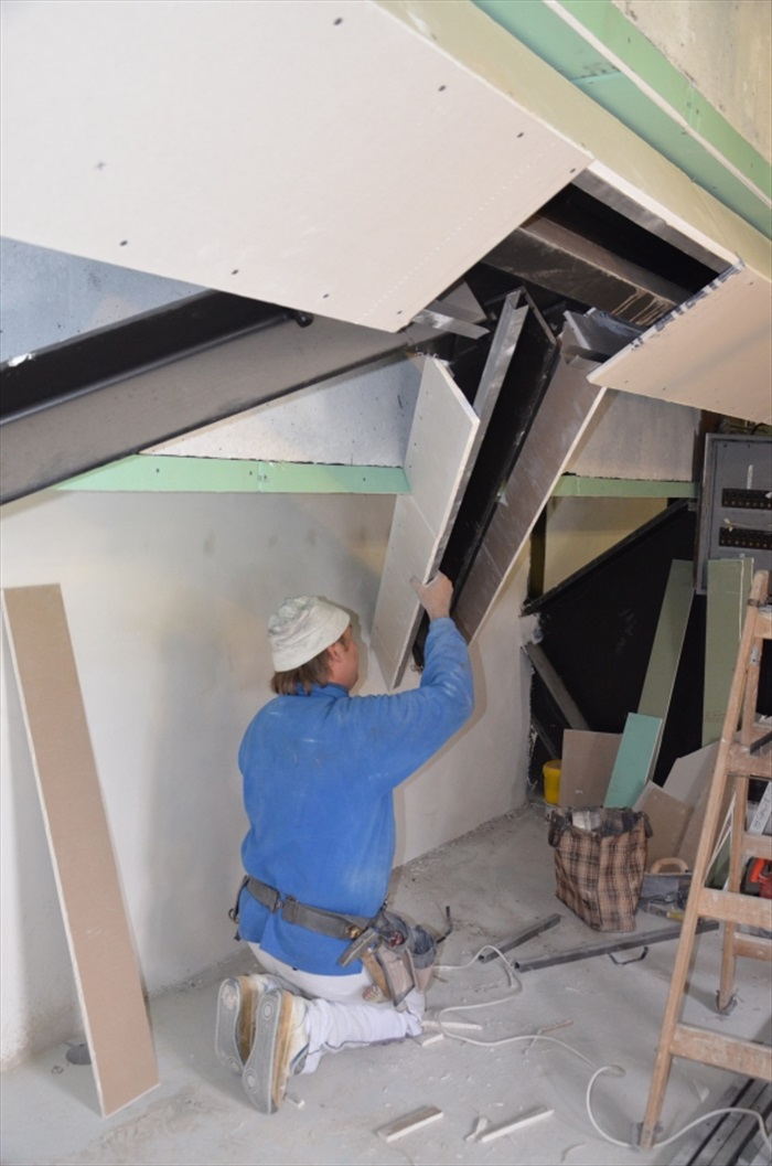 Průběh výstavby nové kotelny pro vyhřívaný trávník