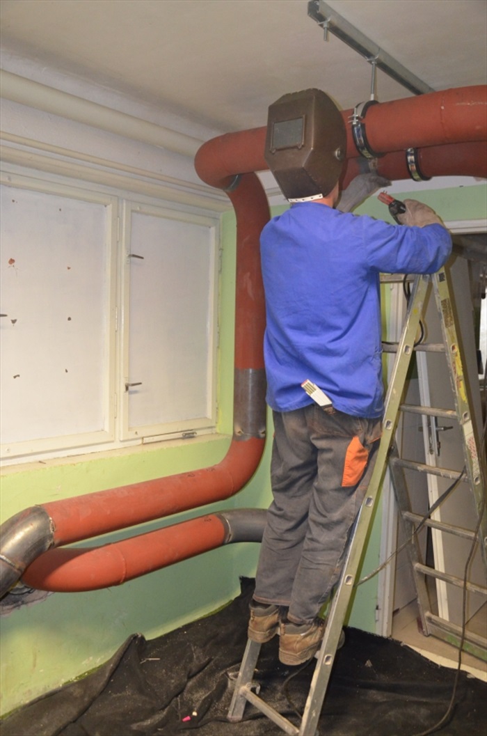 Průběh výstavby nové kotelny pro vyhřívaný trávník