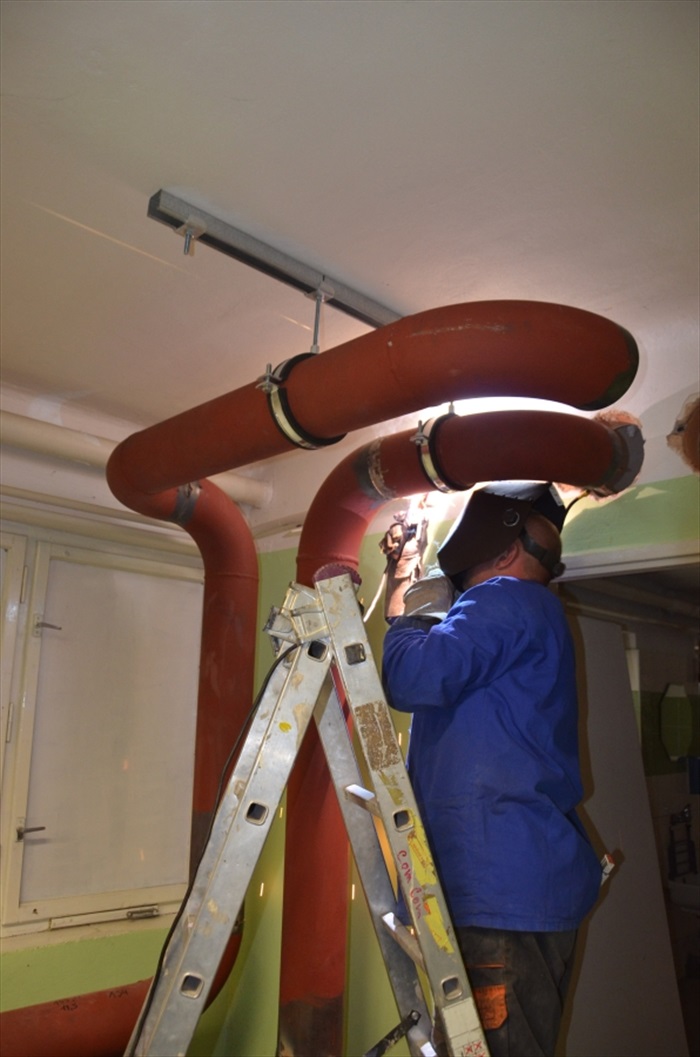 Průběh výstavby nové kotelny pro vyhřívaný trávník