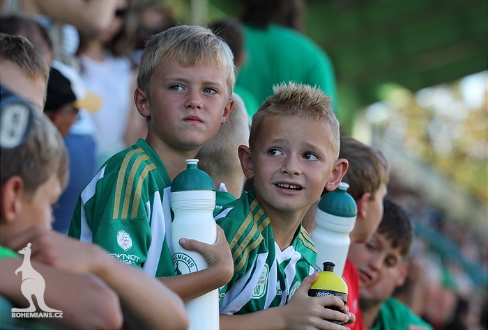 DĚNÍ NA TRIBUNÁCH: Bohemians - Zbrojovka