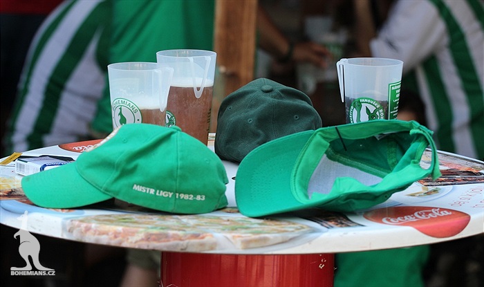 DĚNÍ NA TRIBUNÁCH: Bohemians - Zbrojovka