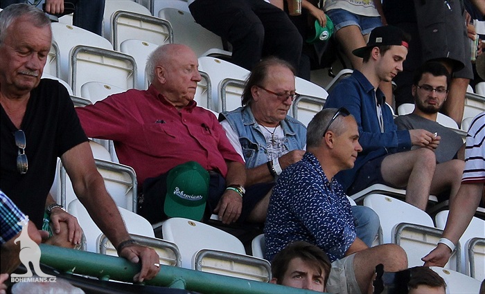 DĚNÍ NA TRIBUNÁCH: Bohemians - Zbrojovka