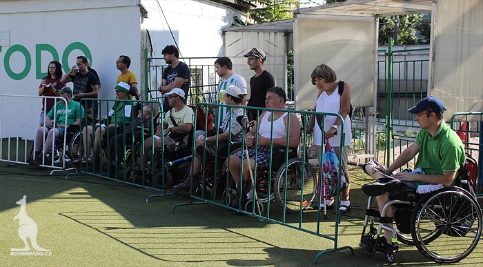 DĚNÍ NA TRIBUNÁCH: Bohemians - Zbrojovka