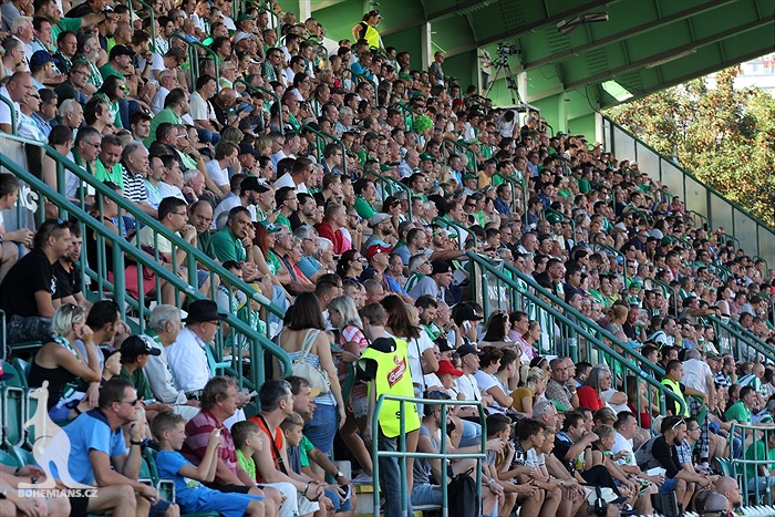 DĚNÍ NA TRIBUNÁCH: Bohemians - Zbrojovka