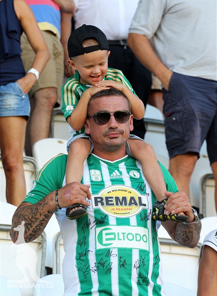 DĚNÍ NA TRIBUNÁCH: Bohemians - Zbrojovka