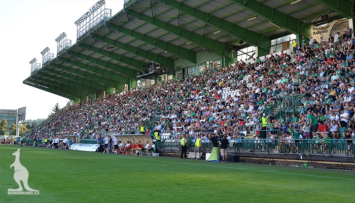 DĚNÍ NA TRIBUNÁCH: Bohemians - Zbrojovka