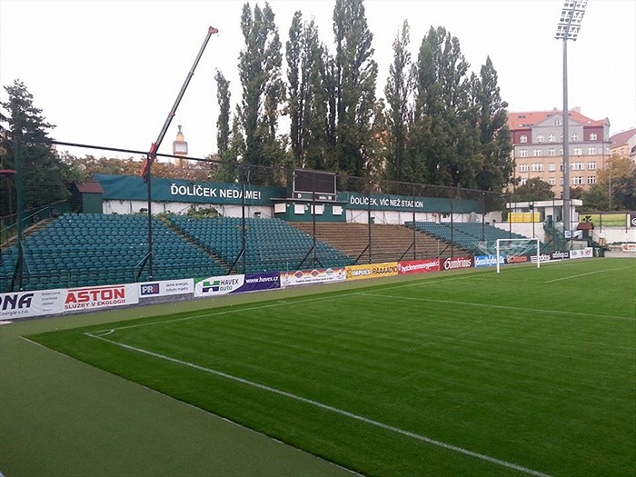 Začalo kácení topolů