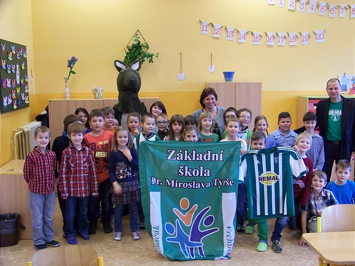 Klokan předává pololetní vysvědčení