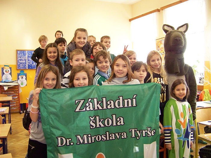 Klokan předává pololetní vysvědčení