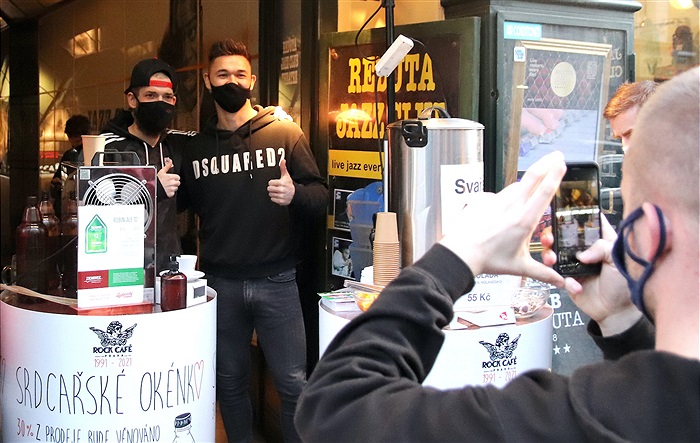 David Bartek a Patrik Le Giang se zúčastnili akce Srdcařské okénko