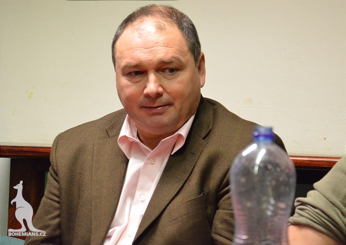 Schůzka pod pergolou ve VIP v Ďolíčku