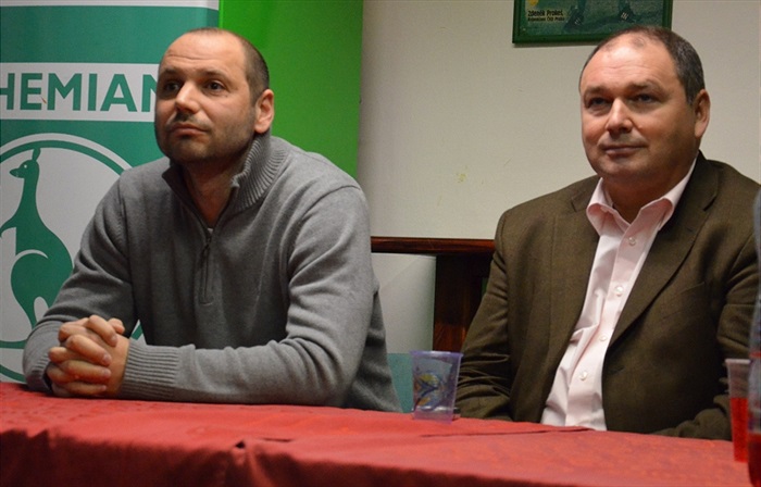 Schůzka pod pergolou ve VIP v Ďolíčku