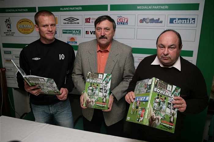 Trojice při představeni - Kapitán Slezák, autor Pivoda, prezident Panenka.