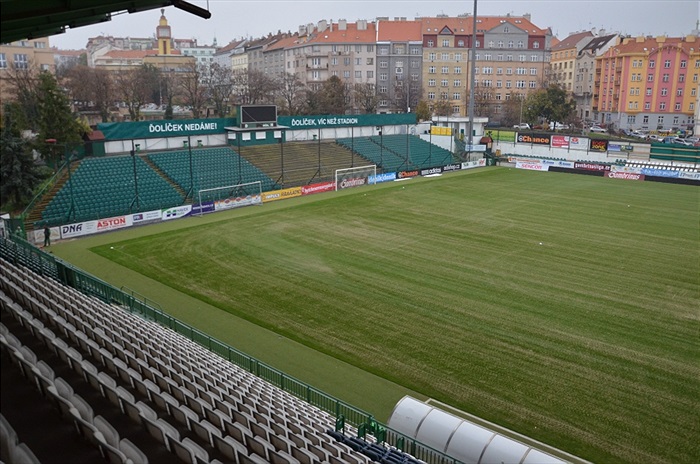 Regenerace hrací plochy před zimní pauzou